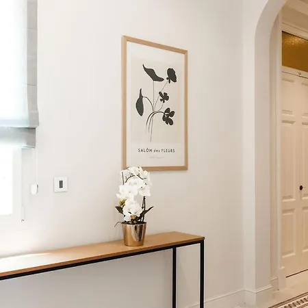 Boutique Luxury In Historic Balluta Building *